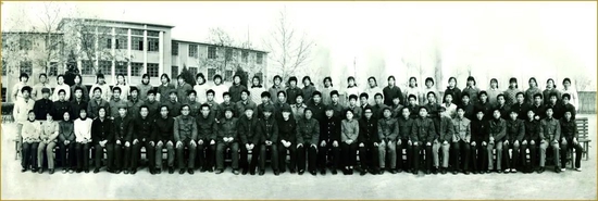▲1983年,山东省农业技工学校毕业生留影