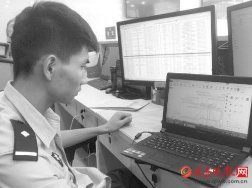 反詐中心工作人員花費一周時間制作的資金流向圖。 記者 杜洪雷 攝