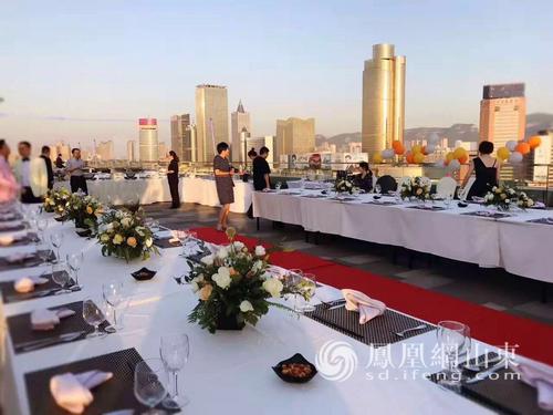洲际屋顶花园可容纳200位客人,承接私人派对、公司聚会、毕业狂欢。
