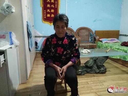 李奶奶在談到小孫女新星的病情時(shí),有些難過
