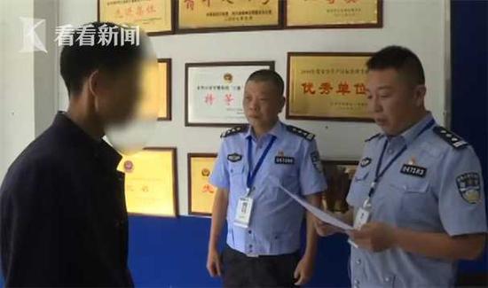 “黑校車”駕駛員王某因為涉嫌危險駕駛罪被公安機關依法刑事拘留。