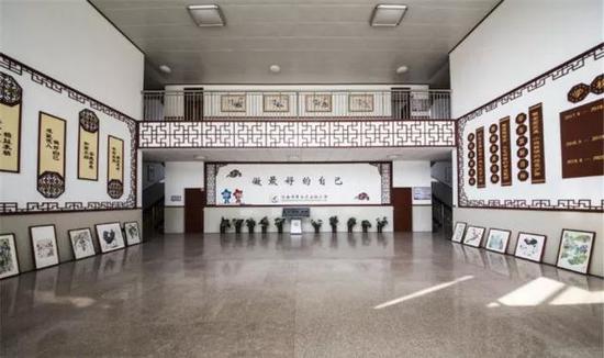 焕然一新、“中国风”式的综合楼门厅