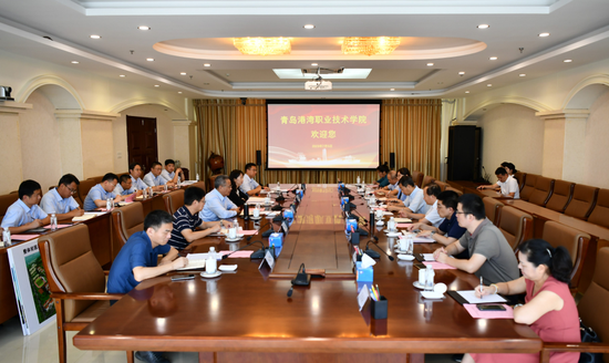  Shen Shaojun and his party from the Vocational Qualification Center of the Ministry of Transport transferred to Qingdao Harbor Vocational and Technical College