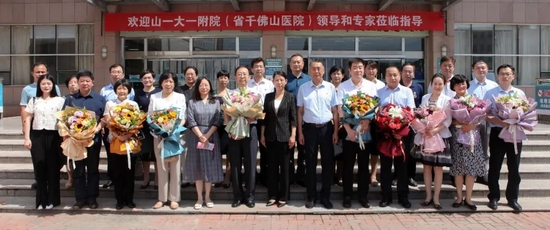 山东第一医科大学第一附属医院(山东省千佛山医院)专家团来德州市立医院义诊、查房、教学指导。