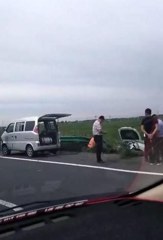 目前,事故具体原因还在调查中。