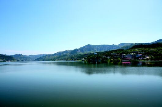 锦绣川水库是济南的“大水缸”之一,绝不允许被污染。(资料片)