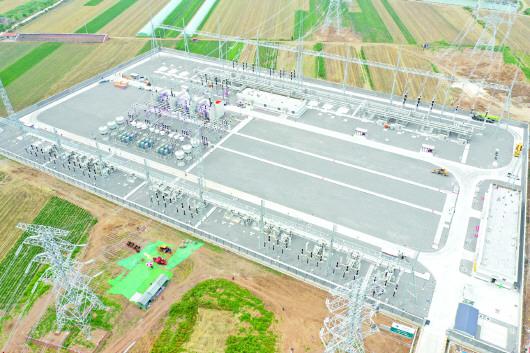 7月4日,青島神山500千伏變電站一次送電成功,順利建成投運(yùn)。