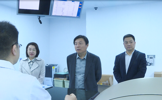 △调研组一行在放疗中心调研