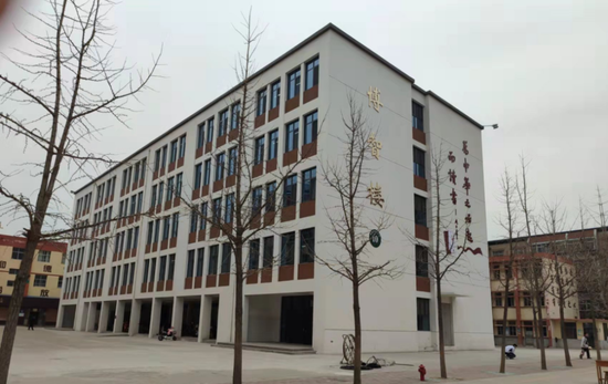 新泰市实验中学新建教学楼投入使用