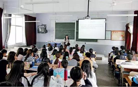 （资料图片）泰山医学院的课堂。图/视觉中国