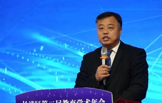王培震主持开幕式