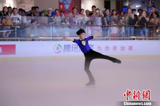 来自哈尔滨的任毅涵获得精英组男单少年高龄组冠军。 王博 摄