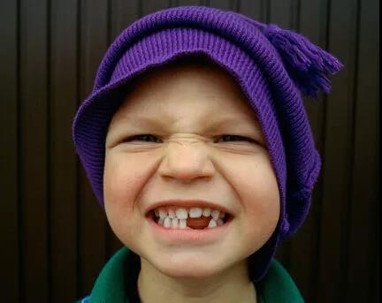 “2-3岁幼儿的龋齿发病率开始呈上升趋势，5-6岁进入高峰期。”