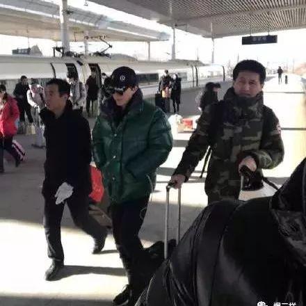 網友在泰安站偶遇李云迪