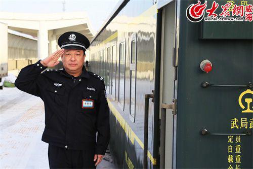 乘警王建平。