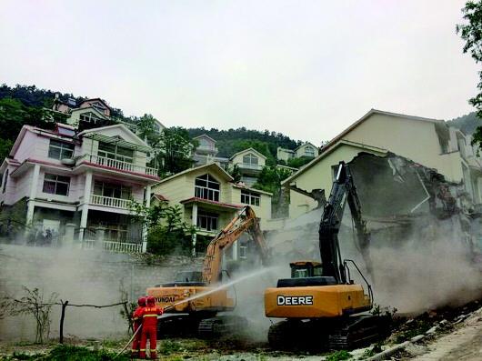 5月11日,济南拆除南部山区青龙峪违建别墅群。 (资料片)