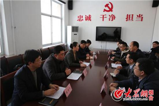 赴牟平扶贫挂职干部和第一书记座谈会(记者 李广圣 摄)