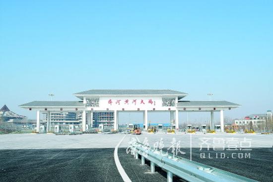13个收费台基本建设完毕。