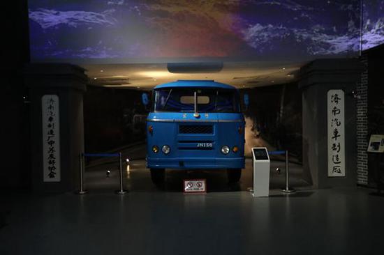 重汽汽车博物馆展出的黄河JN150汽车。