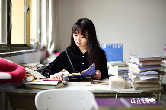 这个女孩热爱武侠
