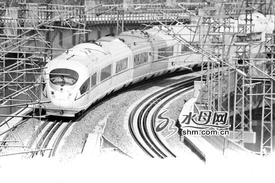 城铁、高铁的发展,让烟台市民的出行更便利。YMG记者 唐克 摄