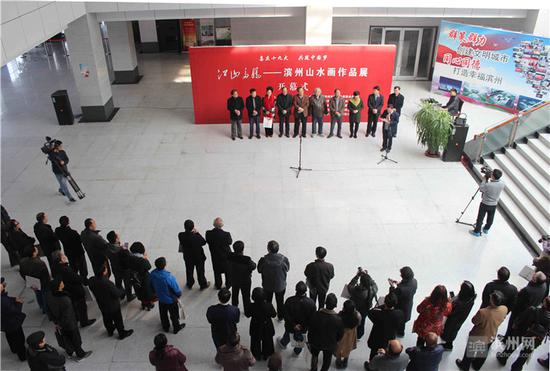 2017年11月19日,由市美協(xié)山水藝委會(huì)主辦濱州山水畫作品展在工人文化宮開幕。