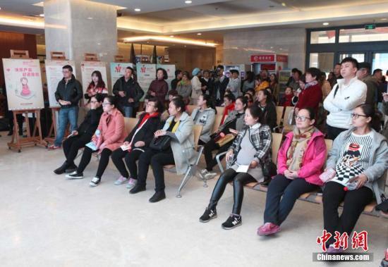 全国多地男性陪产假遭遇落地难男性陪产假如何告别纸面上的福利?