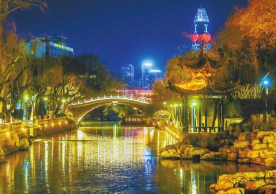 夜游泉城,看燈去!