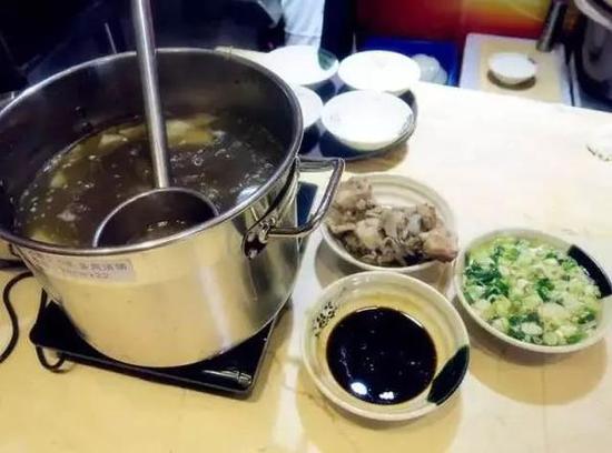 面条摔出来后