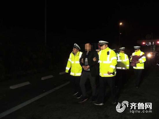 骑摩托酿事故致两人死亡 因害怕肇事逃逸