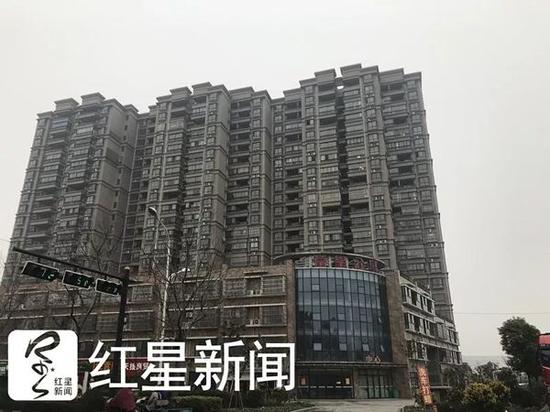 事发地点：泰兴市黄桥镇富皇公寓。 红星新闻 图