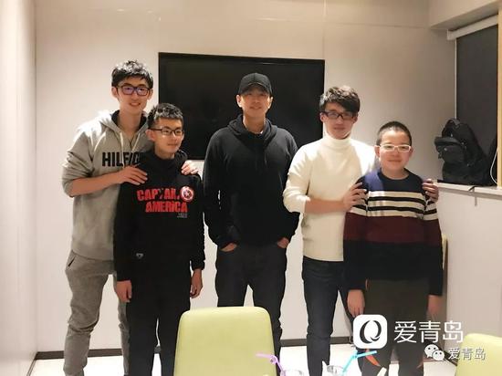 “水哥”战队合影