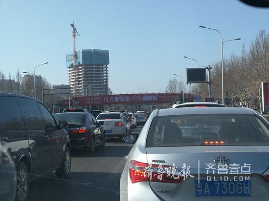 昨天上午十点半工业南路流量略大,但不算拥堵。