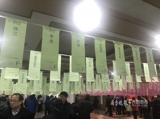 灯谜现场人很多