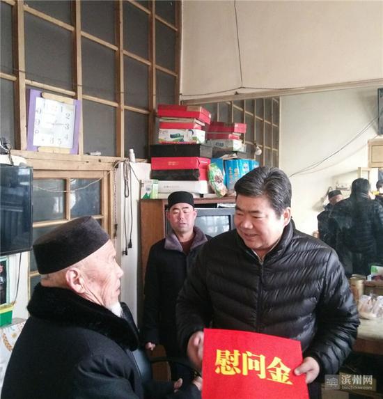 李家良到无棣县车王镇五营村走访慰问统战成员老阿訇肖广明