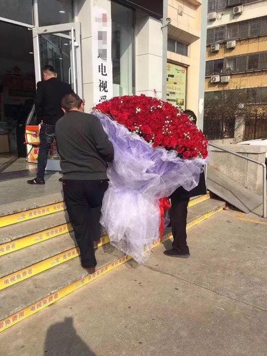 看来,鲜花已经送达了目的地~