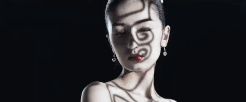 父親看他心性不定,