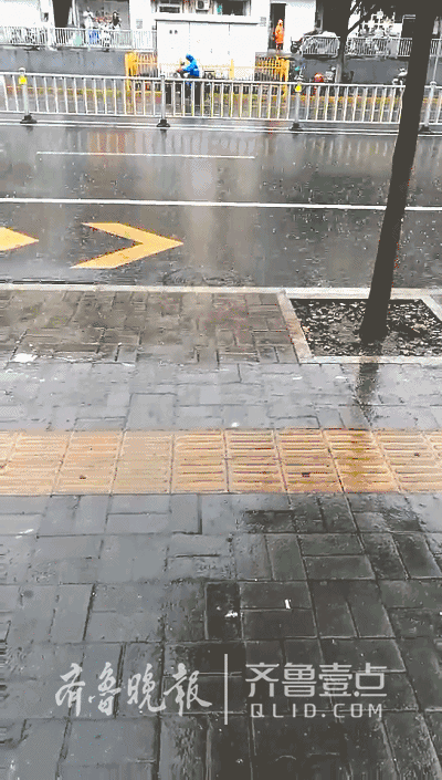 剛一出門,這雨就下得如此這般!