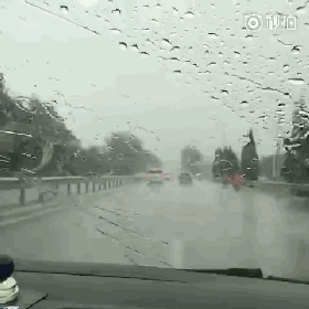 　　下午6點，濟南南部已經開始下雨