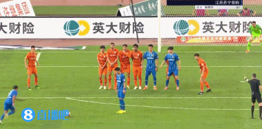 比賽結束,佩萊點射,埃德爾任意球破門,山東魯能1-1戰(zhàn)平江蘇蘇寧。