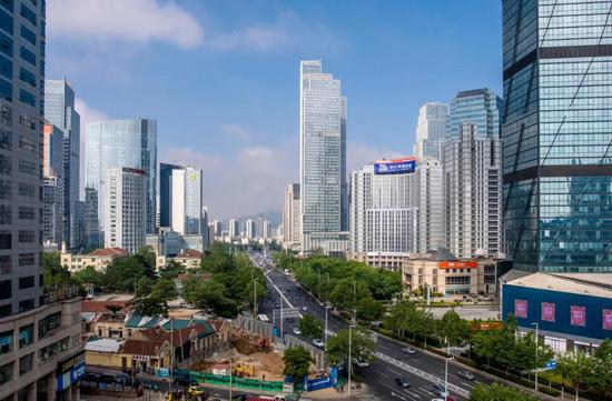 ▴青岛市南区火车站附近街景，德国摄影家协会会员Alexander Preyer&nbsp;来源/感知青岛