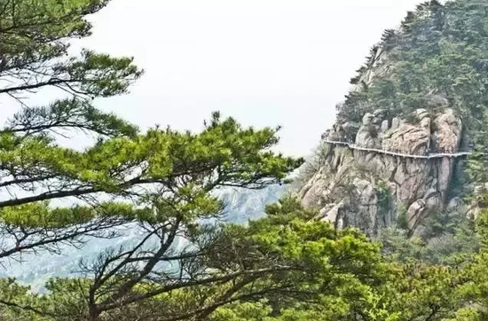 蒙山悬崖栈道