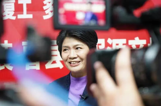 梁惠民曾做“主播”为曹县汉服代言