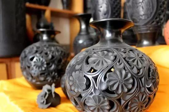 △ 日照黑陶手工艺品(资料图)