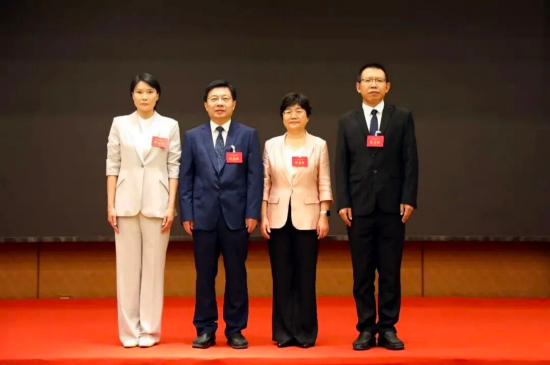 2026年8月，吴倩（左一）当选为民盟聊城市第八届委员会副主任委员