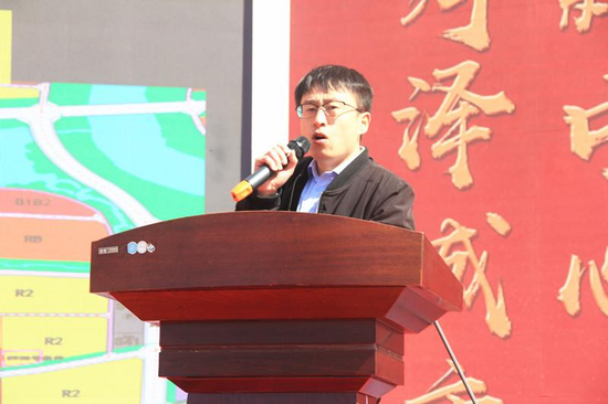 菏澤智盛營(yíng)銷策劃有限公司營(yíng)銷總監(jiān)趙晨 講解菏澤東部新城發(fā)展戰(zhàn)略及項(xiàng)目情況