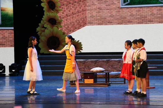 因为沟通不到位,与父母发生争执——小品《误会》,孩子们颇有共鸣。