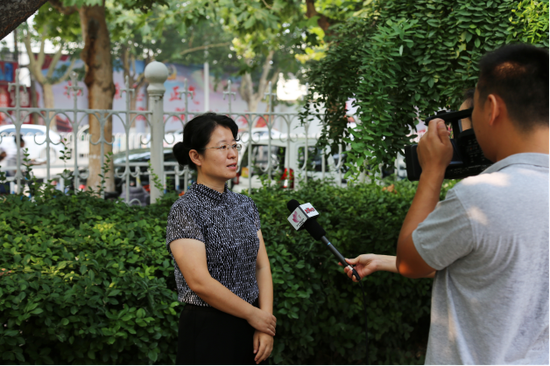 山东理工职业学院教务实训处副处长聂淼接受“直播民生”记者采访,谈学生技能培养工作