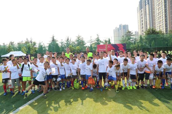 学转英超L2级足球教练员培训班完美闭幕