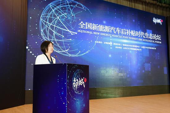 邹城市政府副市长吴婧致辞